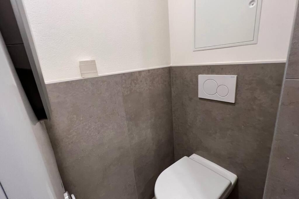 2 Room Apartment, New Building, Bosakova Street, 28 บราติสลาวา ภายนอก รูปภาพ