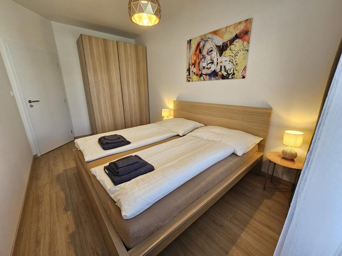 2 Room Apartment, New Building, Bosakova Street, 28 บราติสลาวา ภายนอก รูปภาพ