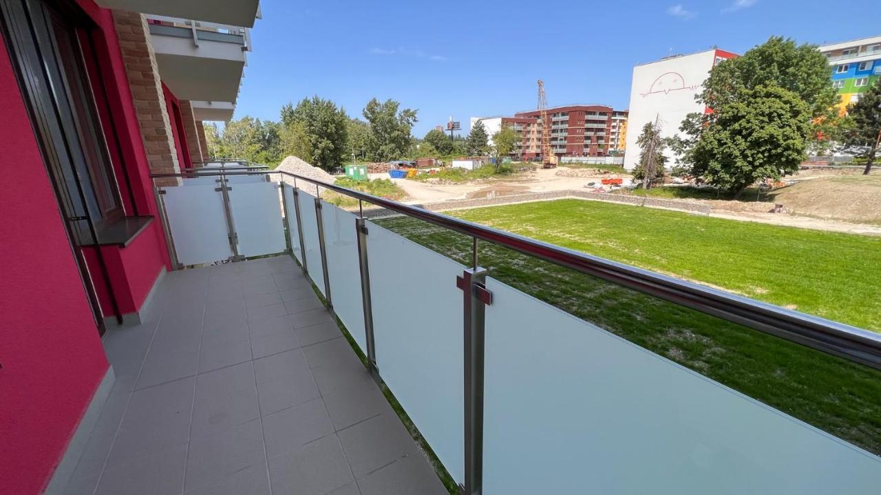 2 Room Apartment, New Building, Bosakova Street, 28 บราติสลาวา ภายนอก รูปภาพ