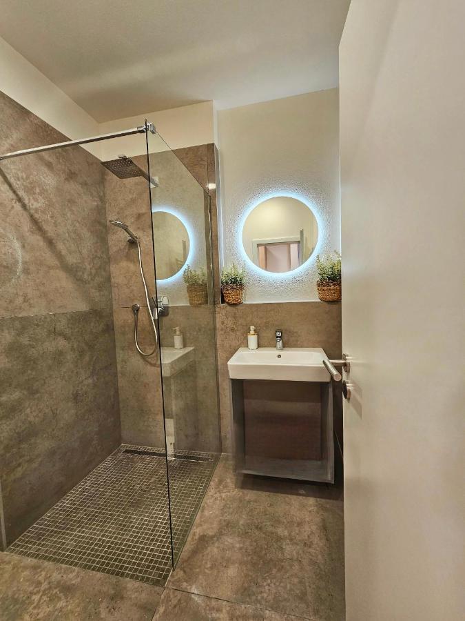2 Room Apartment, New Building, Bosakova Street, 28 บราติสลาวา ภายนอก รูปภาพ